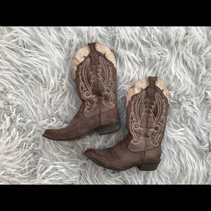 Vintage Brown Gabriella Rocha Carlsbad boots.